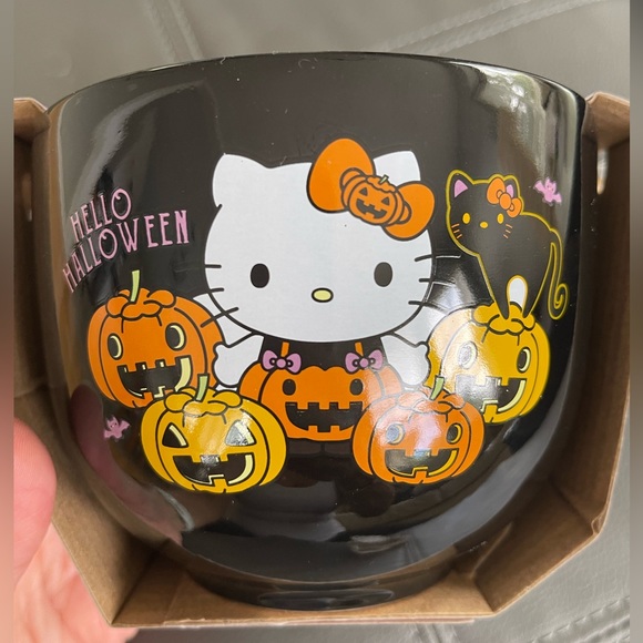 Hello Kitty Halloween Ramen Bowl - Picture 4 of 5